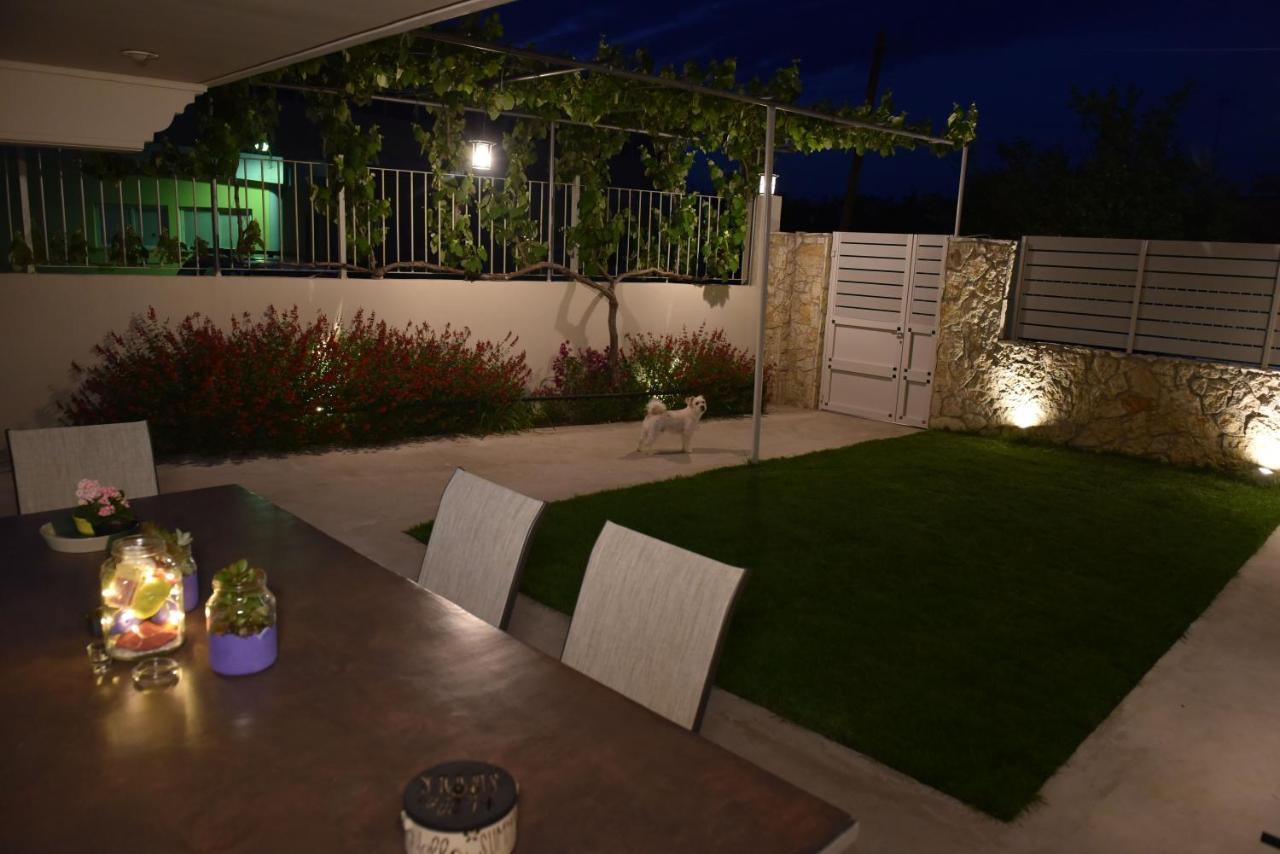 Fanis Apartment Lechaio Exterior foto