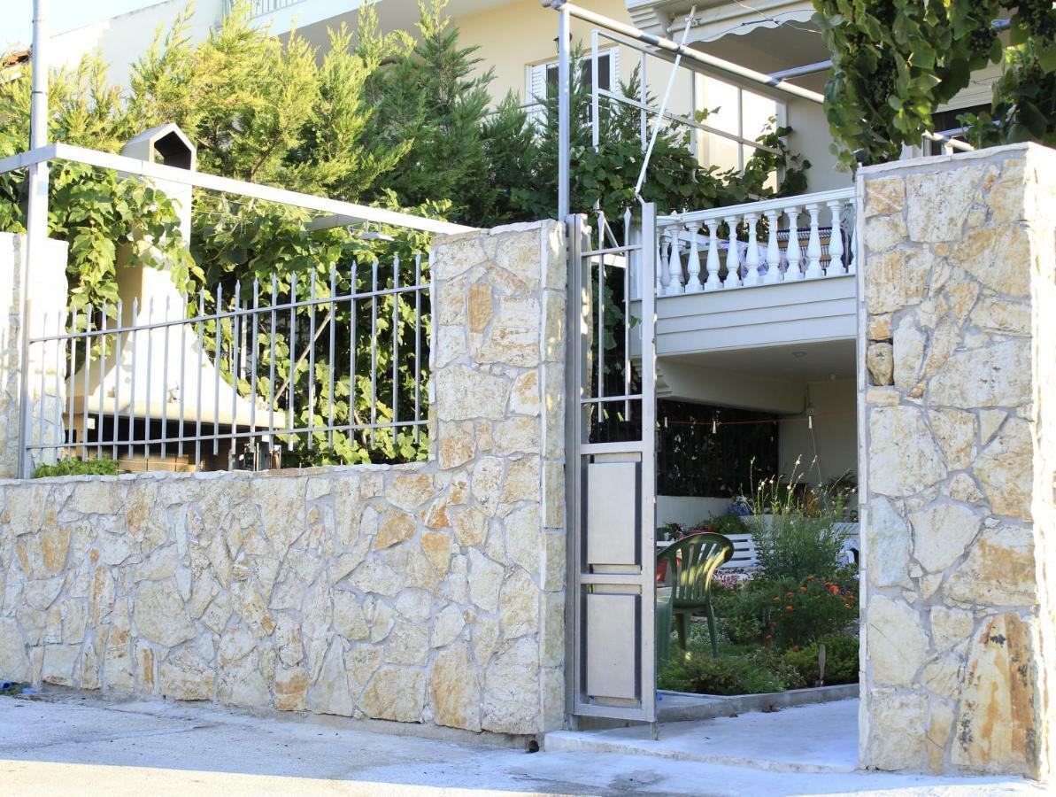 Fanis Apartment Lechaio Exterior foto